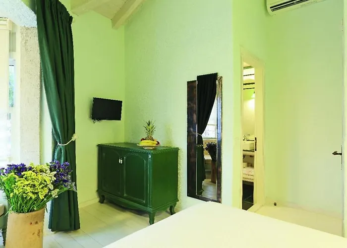 Swan Deluxe 1890 Çeşme